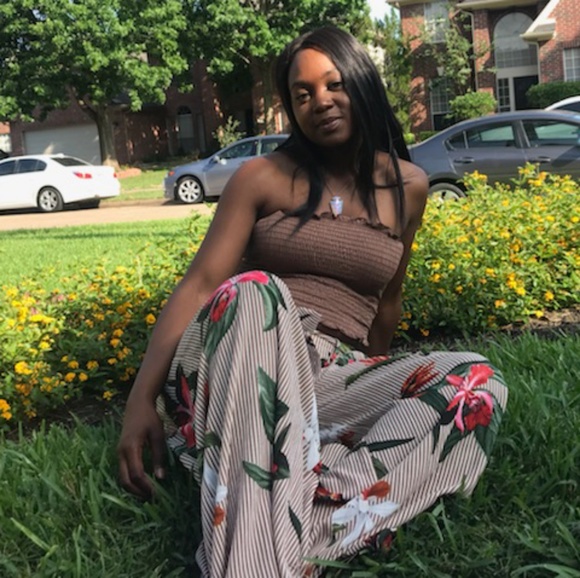 Meet your Posher, Janae - Picture 1 of 1